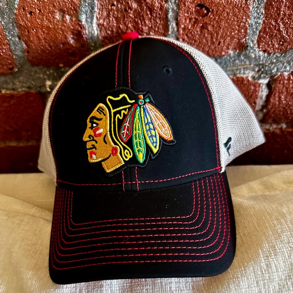 Black Hawks NHL Trucker style Embroidered Logo
